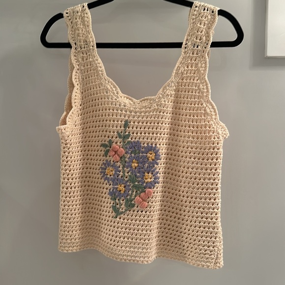 Crochet Floral Embroidered Top - Picture 5 of 7
